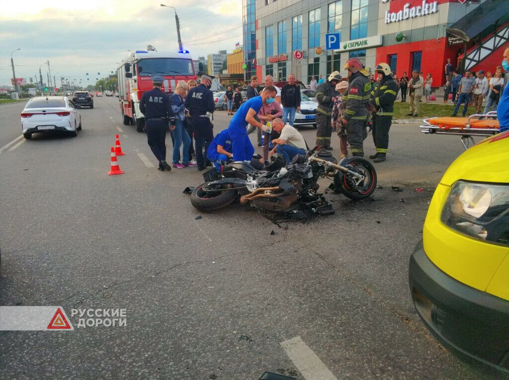 Мотоциклист тяжело пострадал в ДТП в Твери