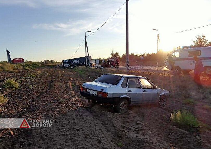 Видеорегистратор очевидца запечатлел момент смертельной аварии в Волгоградской области