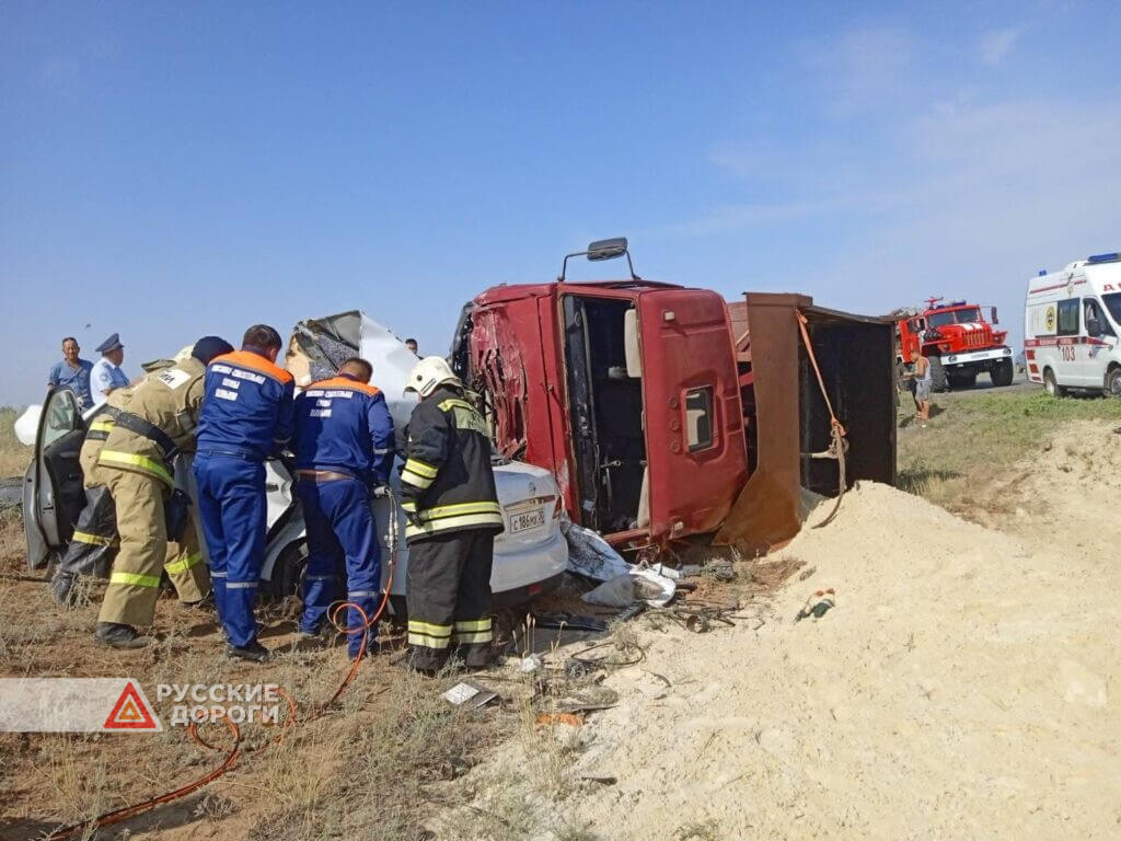 5 человек погибли под встречным КАМАЗом в Калмыкии