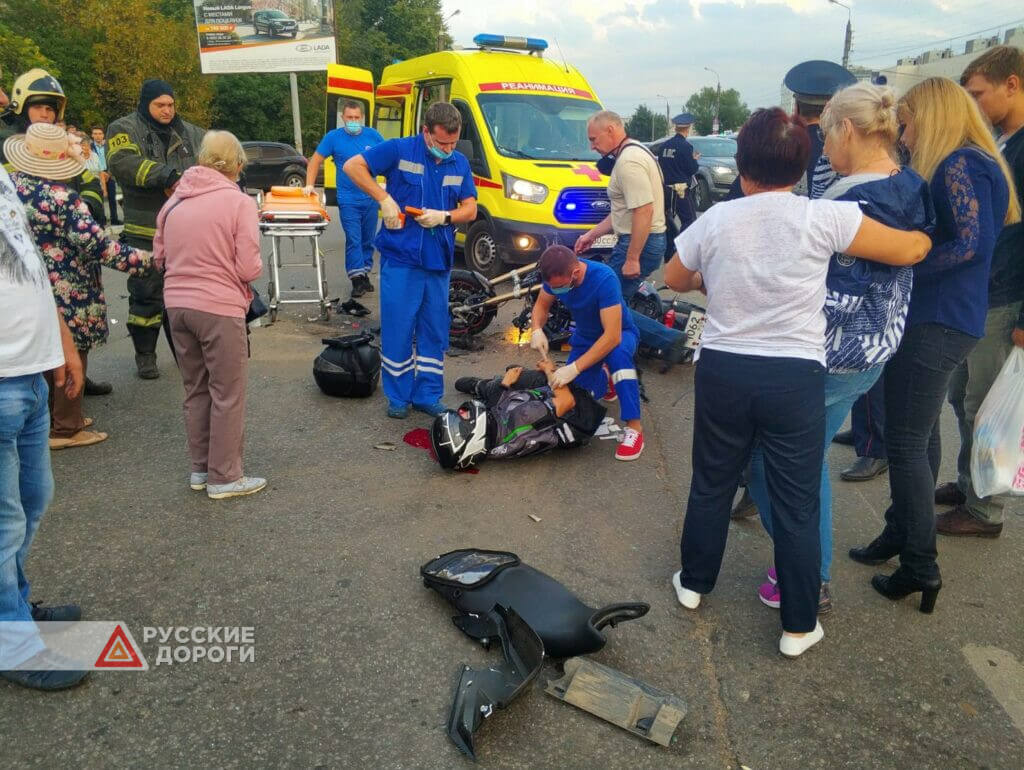 Мотоциклист тяжело пострадал в ДТП в Твери