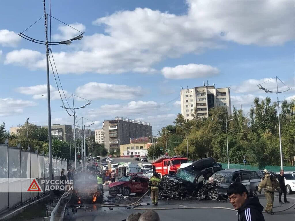 Шестеро пострадали в массовой аварии на мосту в Тюмени