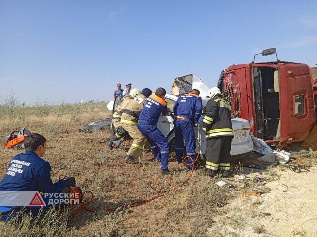 5 человек погибли под встречным КАМАЗом в Калмыкии
