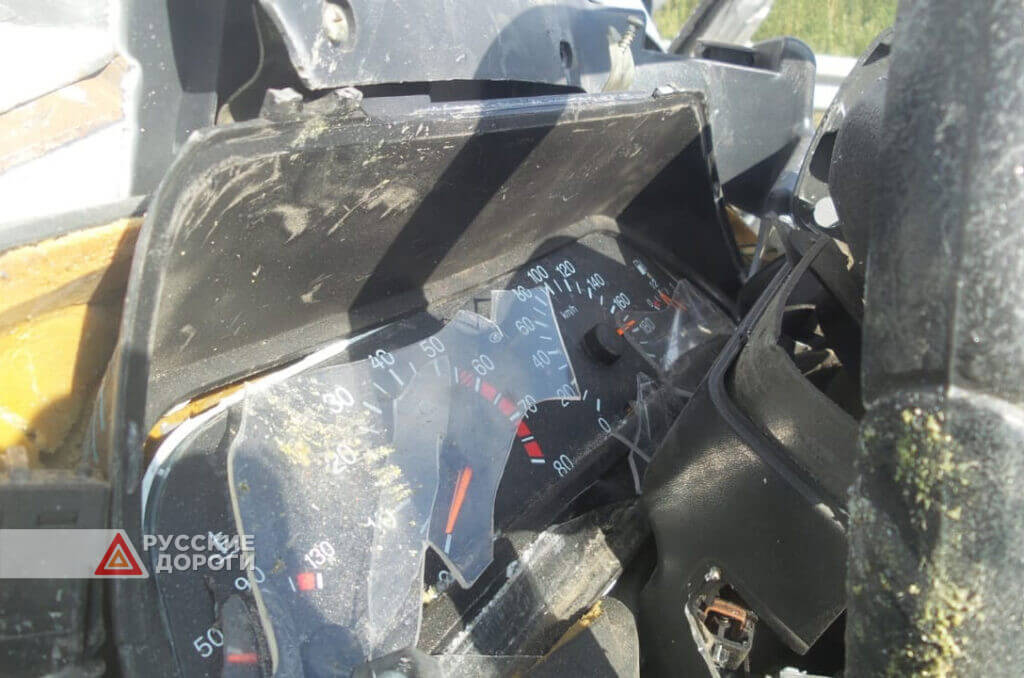 ВАЗ-2111 и «Соболь» лоб в лоб столкнулись на Полевском тракте