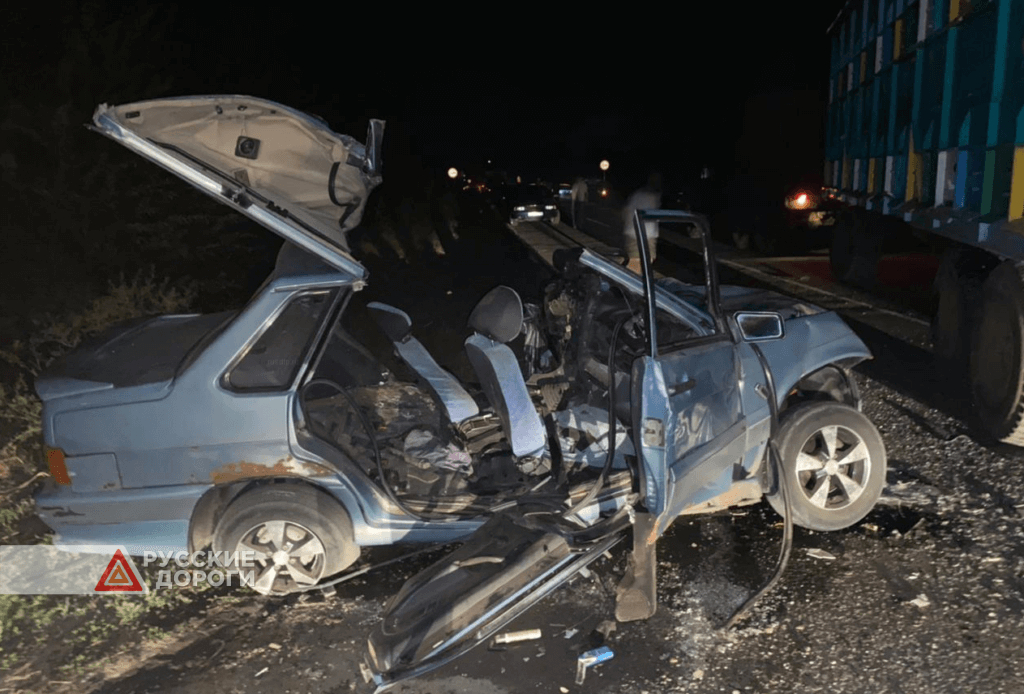 Трое погибли в ДТП с участием грузовика и легкового автомобиля в Ростовской области