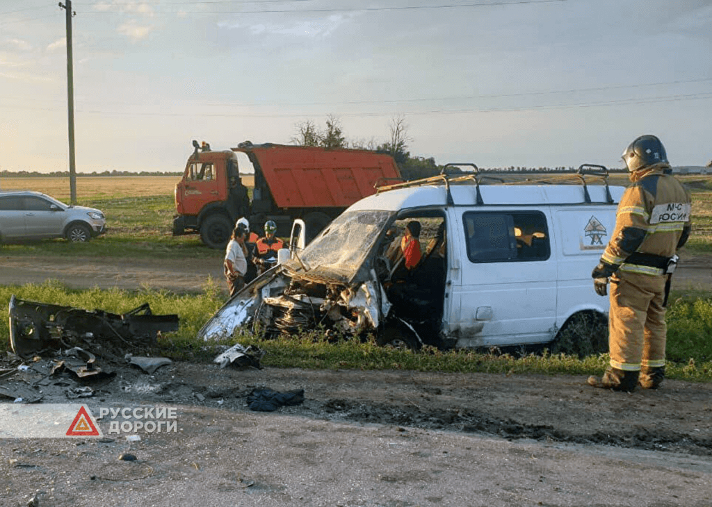 83-летняя женщина погибла в ДТП с участием автомобиля и микроавтобуса в Ростовской области