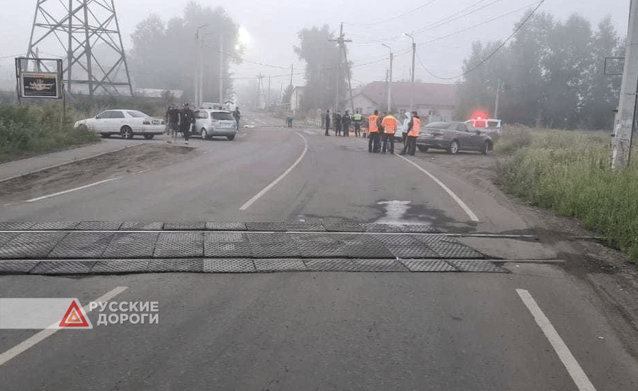 В Иркутской области столкнулись поезд и легковой автомобиль