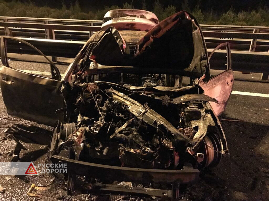 Пассажирка сгорела в такси в результате ночного ДТП на КАД