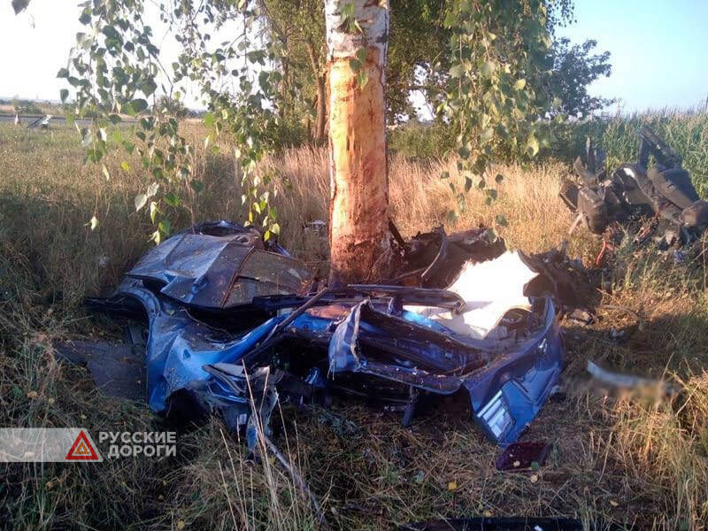В Белгородской области трое мужчин разбились на BMW