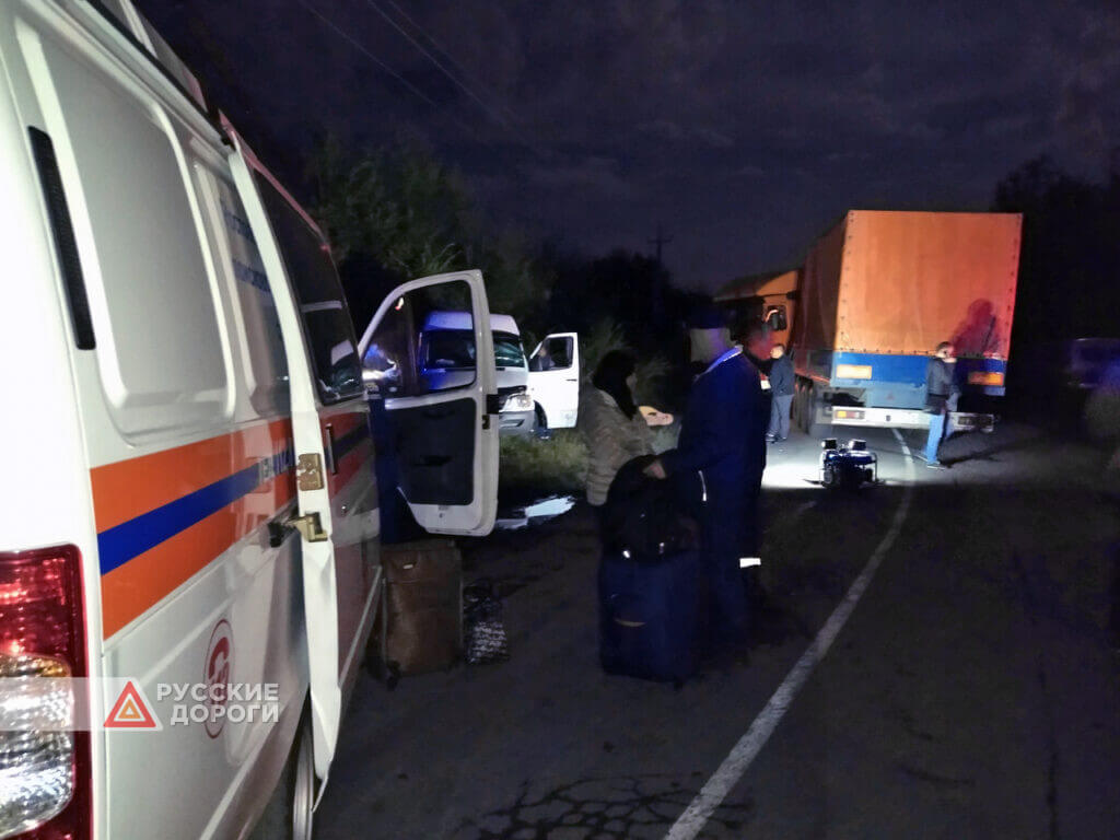 В Ростовской области пьяный дальнобойщик врезался в автобус с людьми