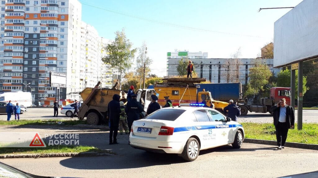 Водитель мусоровоза погиб в ДТП в Ижевске