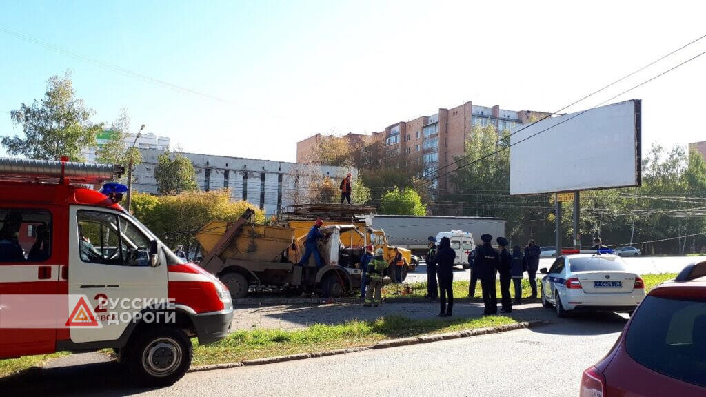 Водитель мусоровоза погиб в ДТП в Ижевске