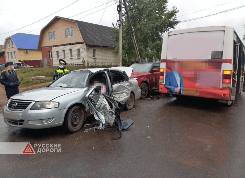 46-летняя женщина-водитель «Ниссана» погибла в ДТП в Воткинске