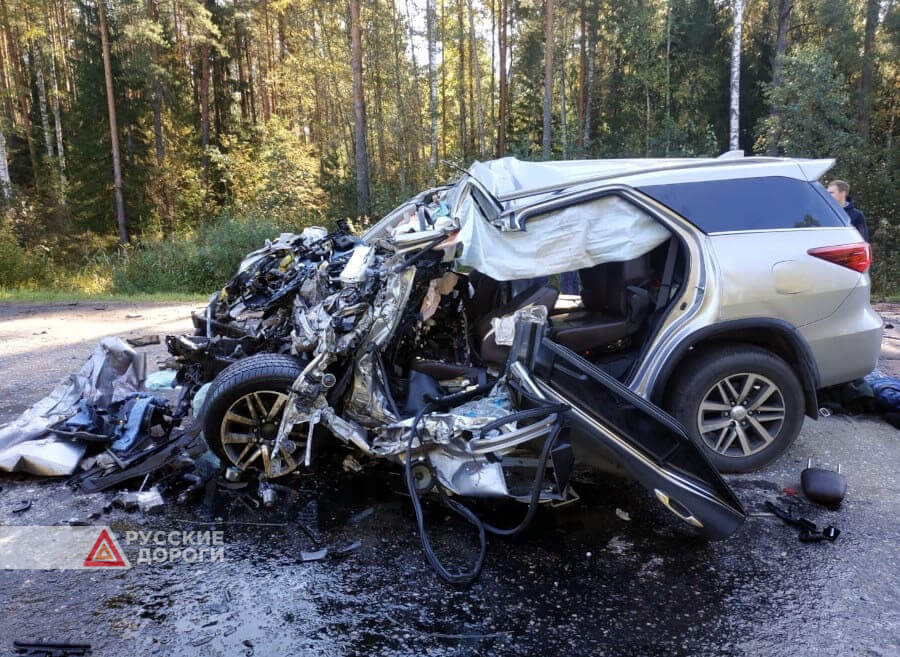 Водитель «Тойоты» разбился на трассе «Золотое кольцо»