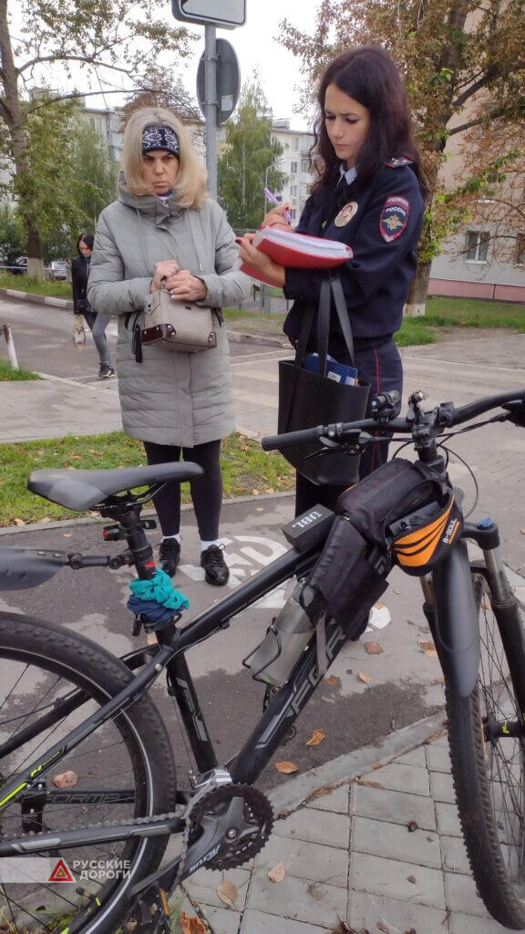Велосипедист столкнулся с женщиной на велодорожке в Белгороде