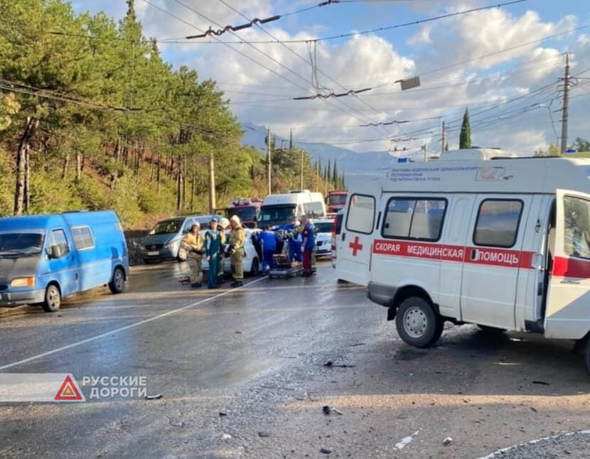 Два человека погибли в ДТП с участием автобуса в Крыму. ВИДЕО