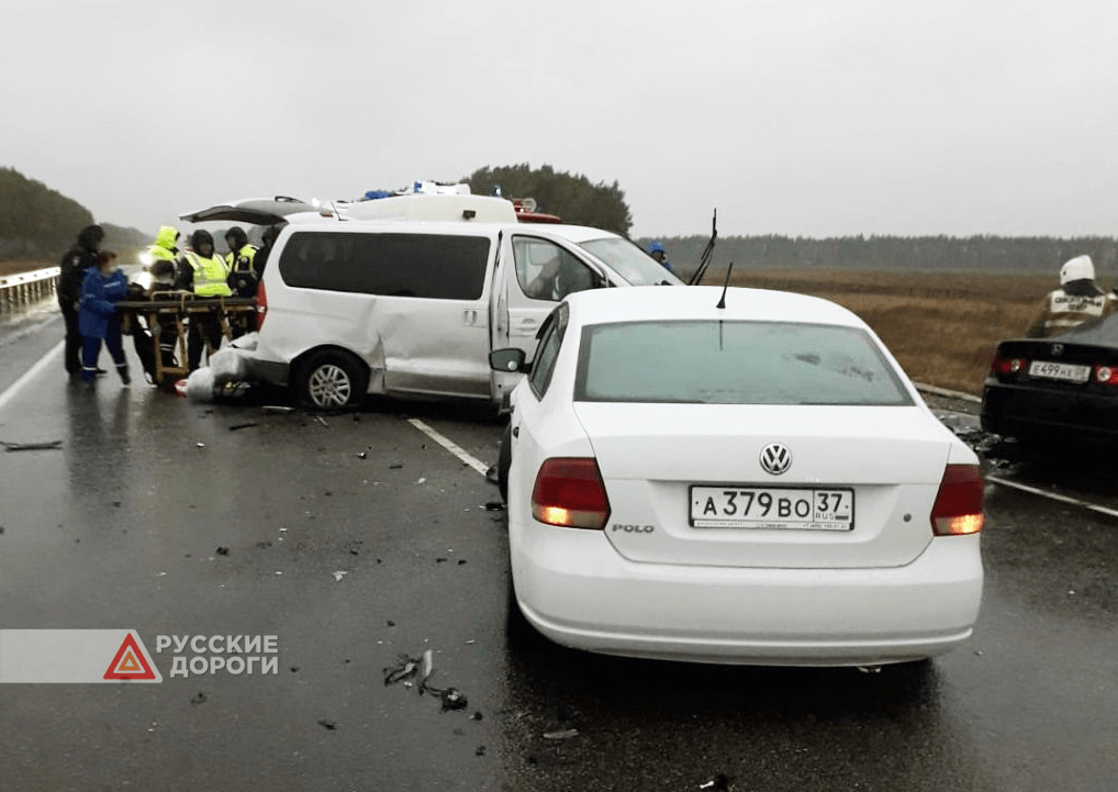 Легковой автомобиль и микроавтобус столкнулись на трассе «Каспий»