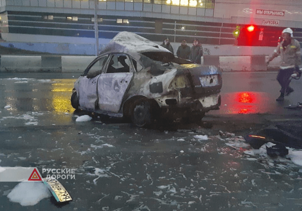 Трое сгорели в каршеринговом автомобиле в Новосибирске