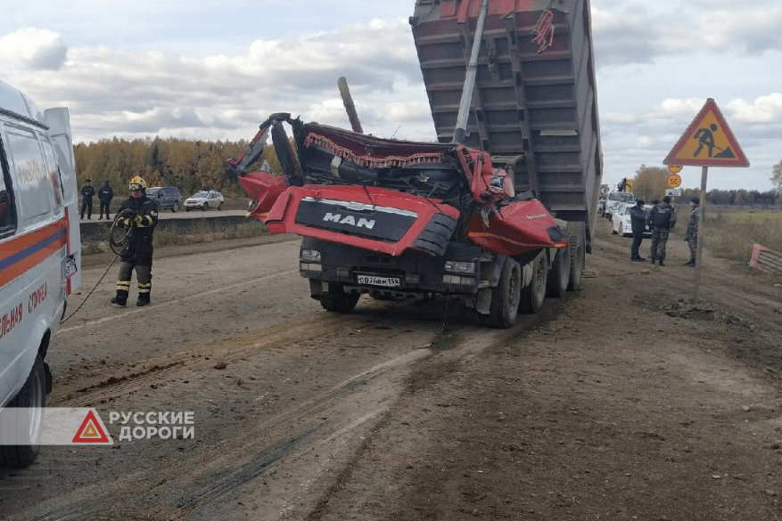 В Пермском крае грузовик снёс надземный пешеходный переход