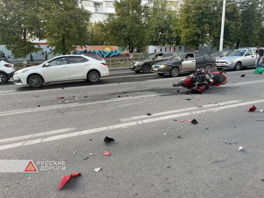 Мотоциклист погиб в массовом ДТП в Уфе