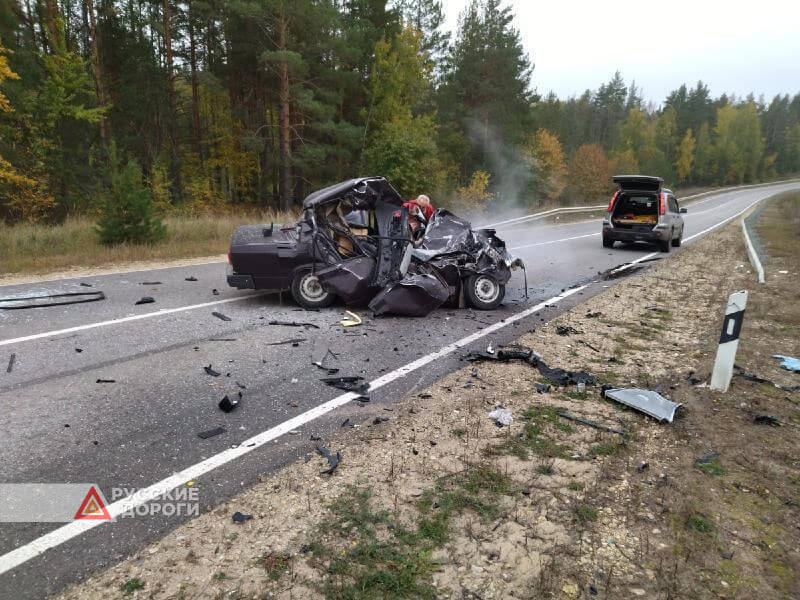 В Липецкой области в лобовом столкновении автомобилей погибли два человека