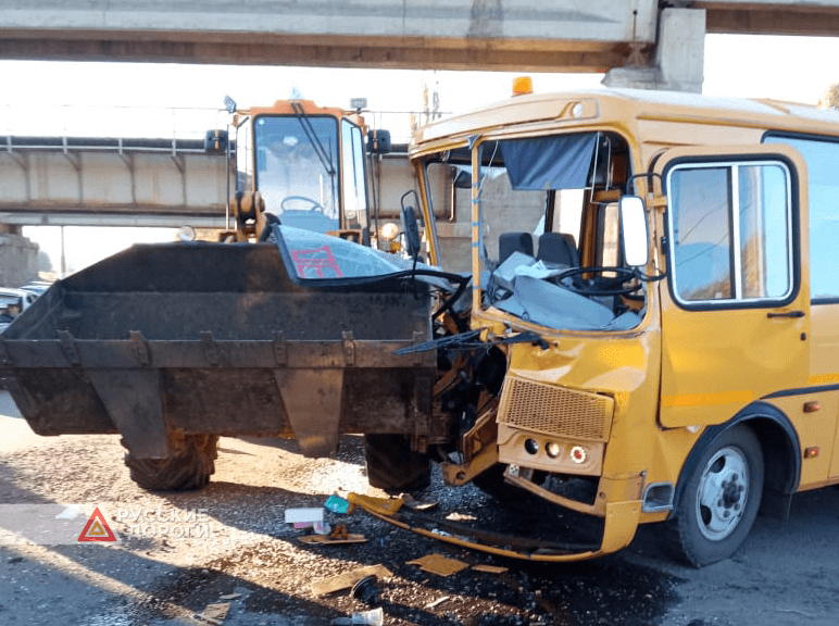 Дети пострадали в ДТП с участием школьного автобуса в Воронежской области