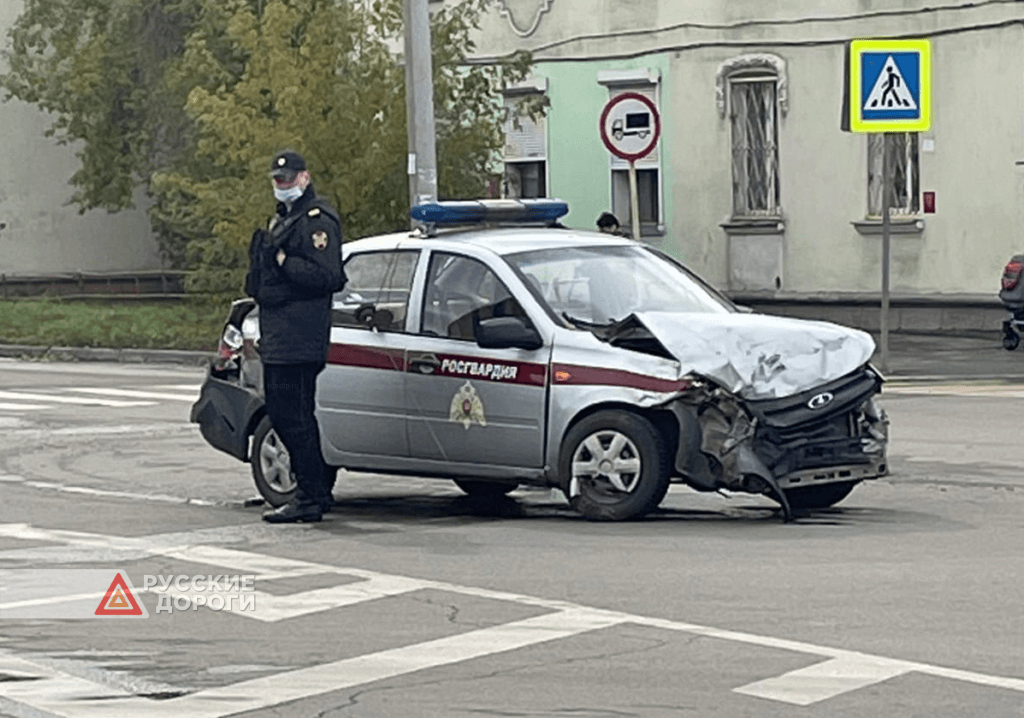 Автобус и автомобиль Росгвардии столкнулись в Ангарске