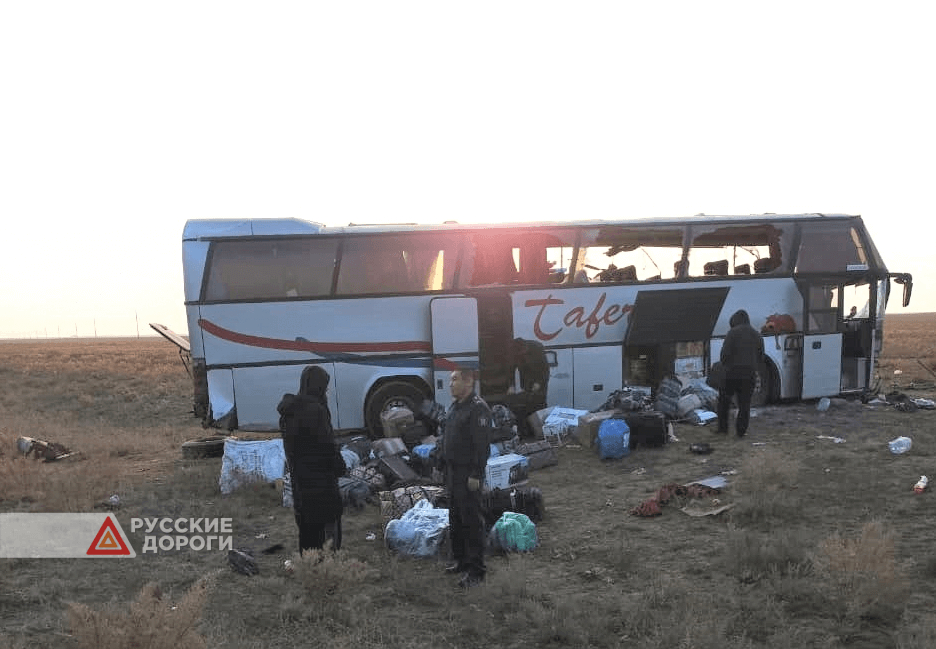 Шесть человек погибли в ДТП с автобусом и грузовиком в Калмыкии