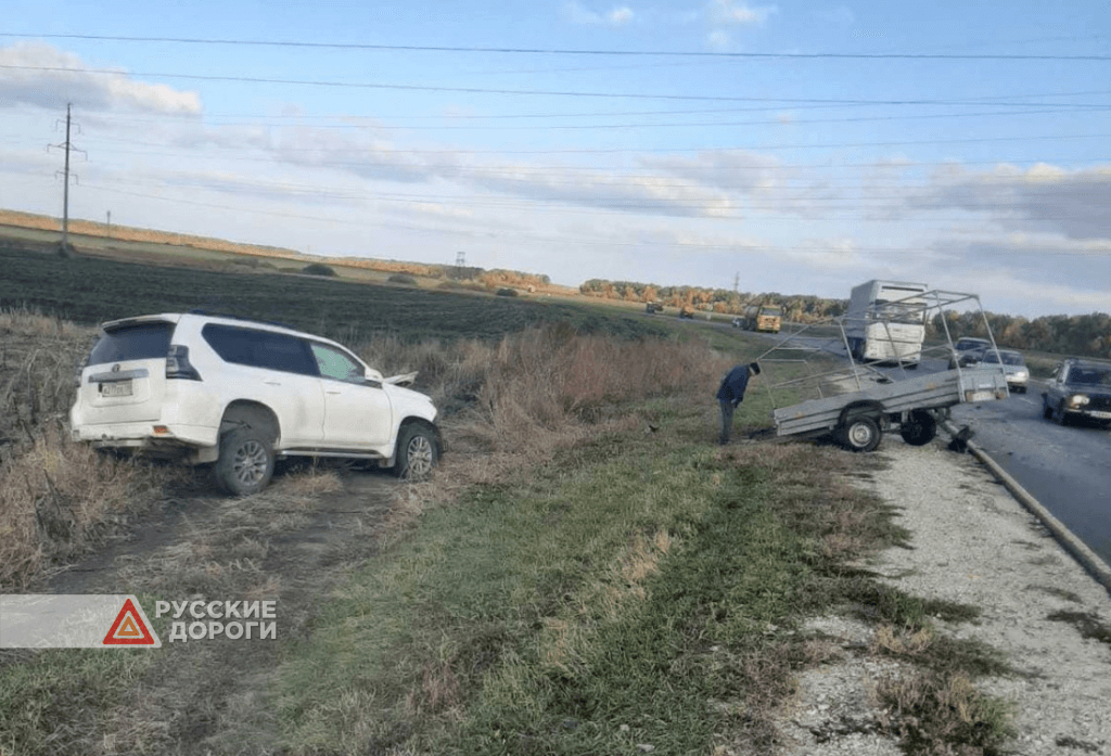 Семья из трех человек разбилась на трассе в Саратовской области