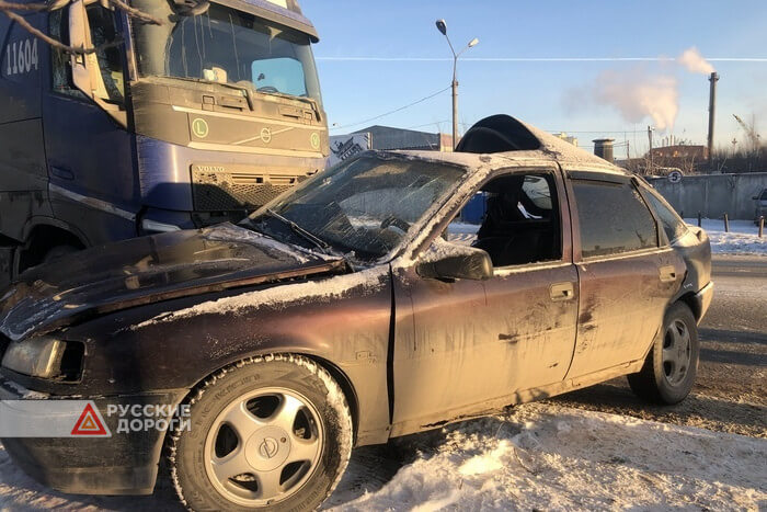 В Екатеринбурге водитель сэкономил на зимней резине и потерял в ДТП супругу