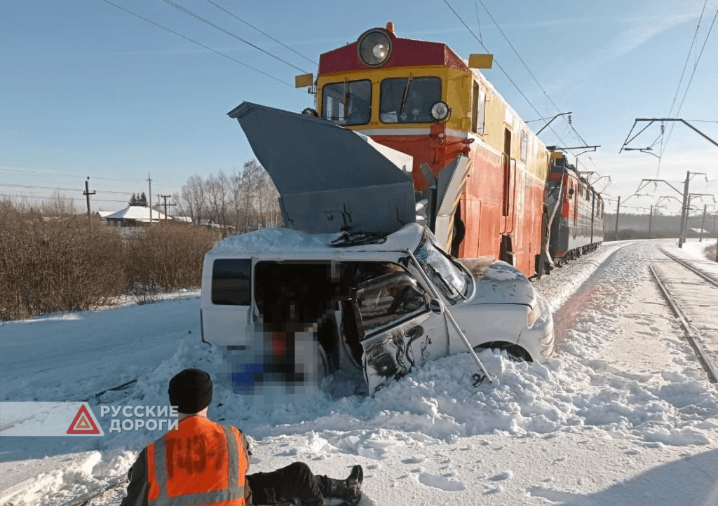 Трое детей погибли в ДТП с поездом на Алтае