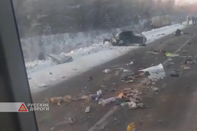 Парень и девушка погибли под встречной фурой в Амурской области