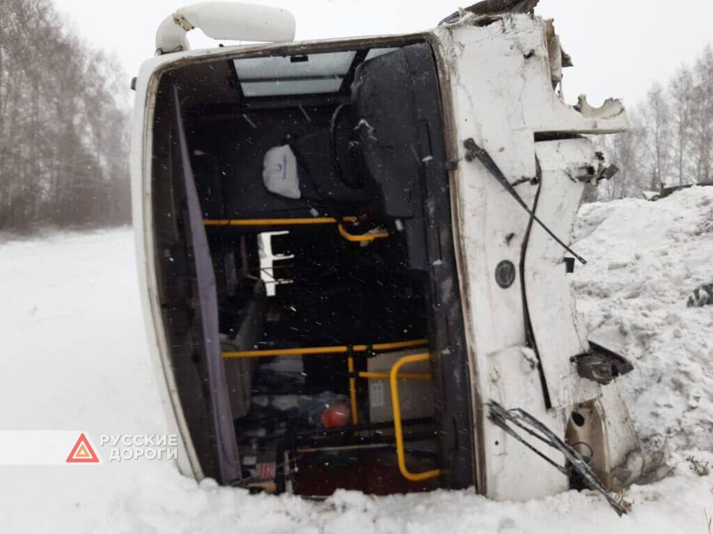 Водитель &#171;Тойоты&#187; разбился под встречным автобусом в Башкирии