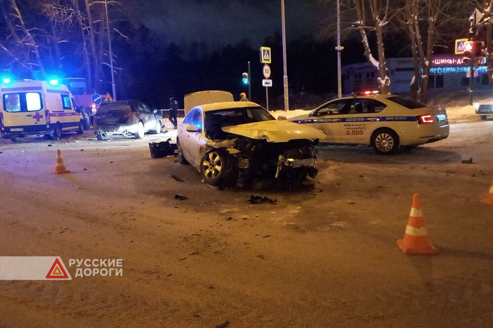 В Екатеринбурге семья попала в смертельное ДТП на перекрестке