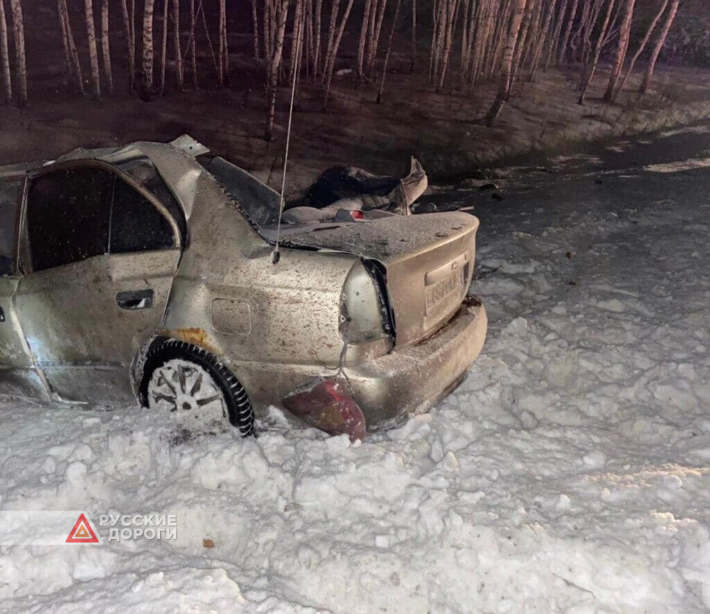 Hyundai разорвало на части в результате ДТП на трассе Тюмень &#8212; Омск