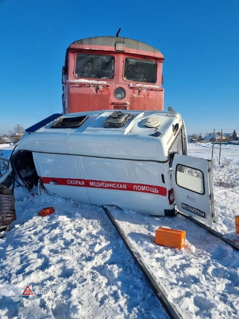 В Комсомольске-на-Амуре скорая столкнулась с поездом