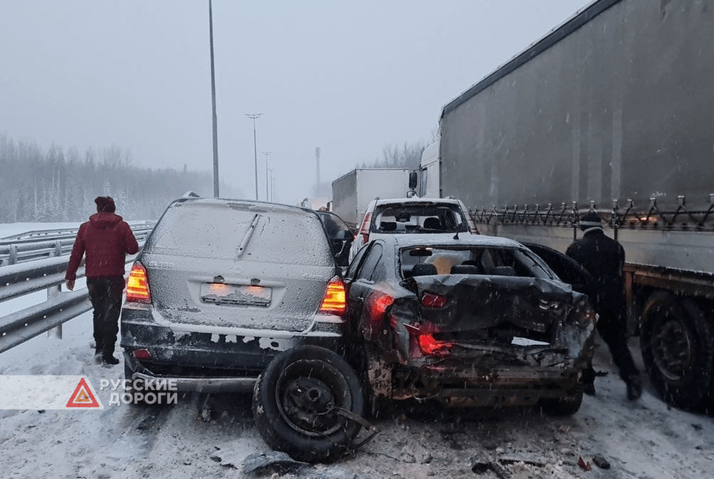 Массовое ДТП произошло на трассе М-11 в Тосненском районе Ленинградской области