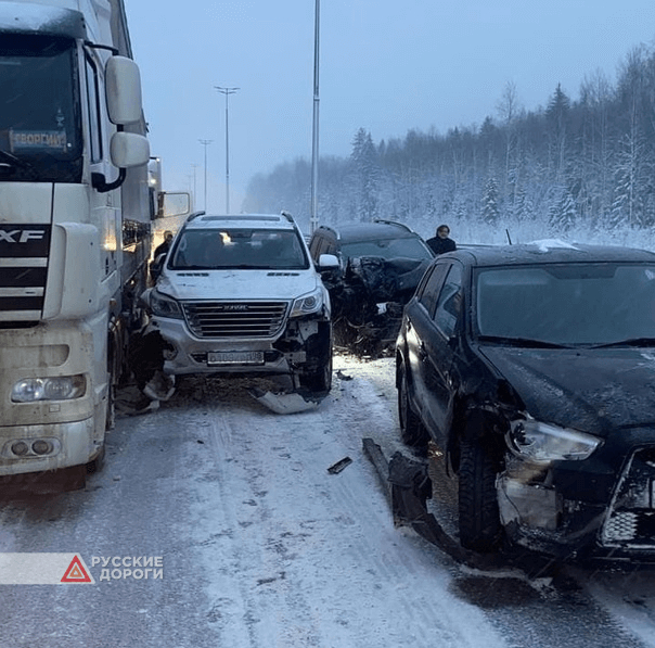 Массовое ДТП произошло на трассе М-11 в Тосненском районе Ленинградской области