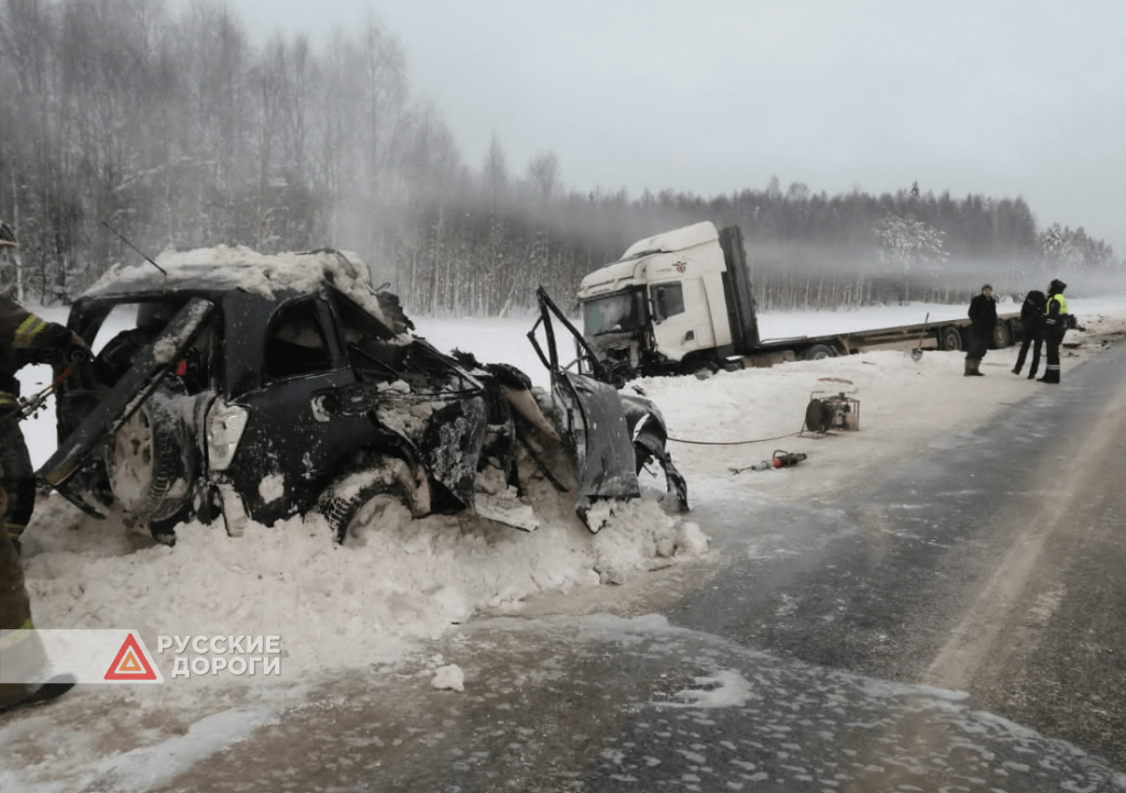 Трое разбились на трассе М-8 в Архангельской области