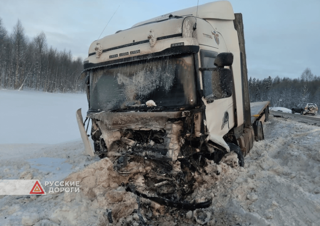 Трое разбились на трассе М-8 в Архангельской области
