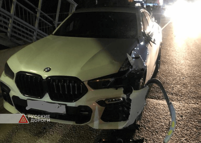 BMW насмерть сбил пешеходов в Джубге