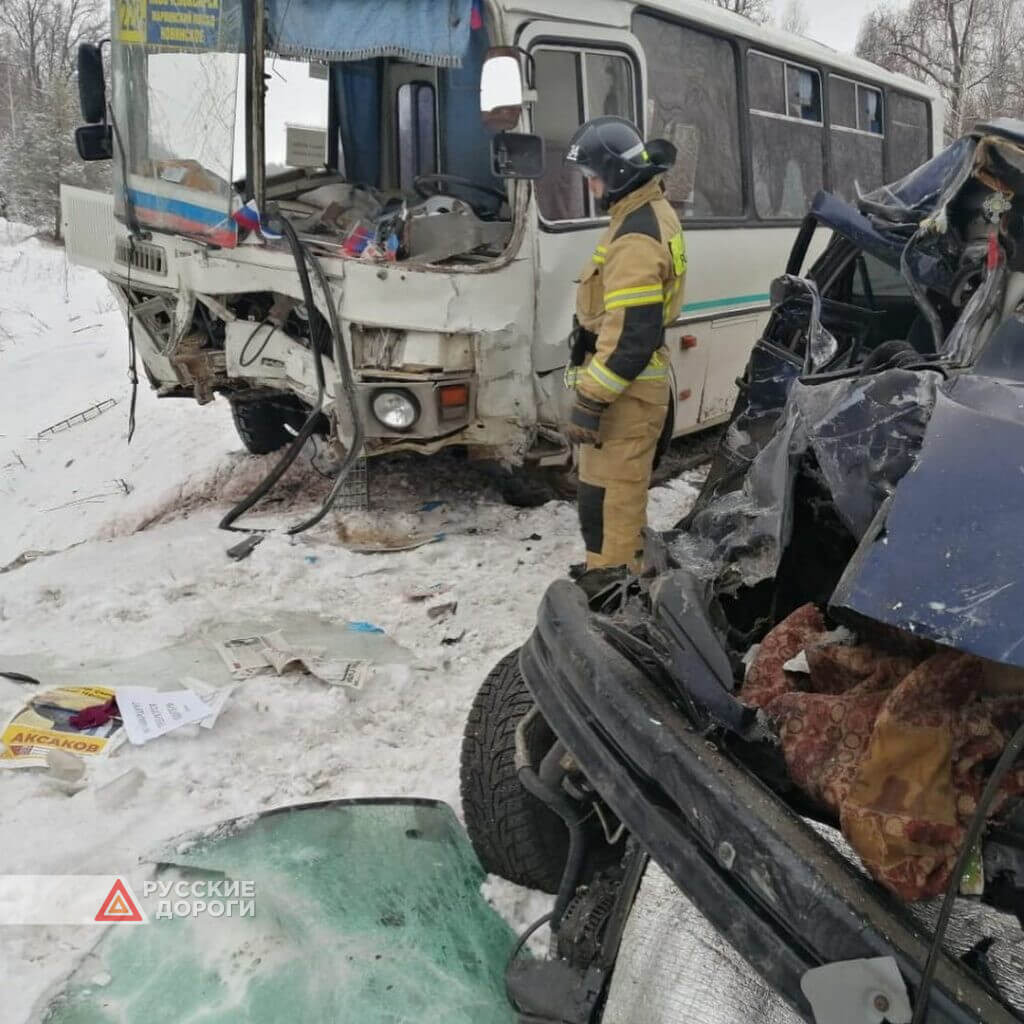 58-летний водитель погиб в ДТП с автобусом в Чувашии