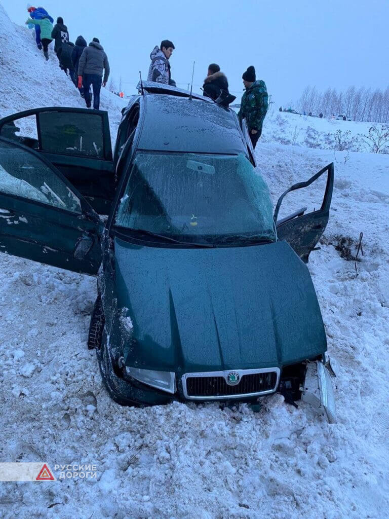 В Башкирии автомобиль упал с моста