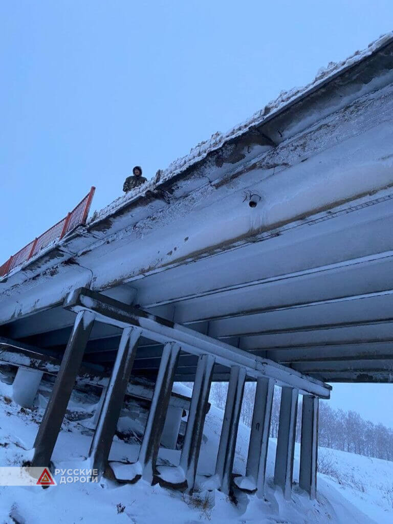 В Башкирии автомобиль упал с моста