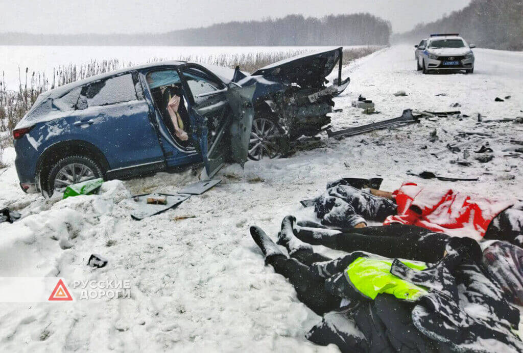 Lada Vesta и Mazda лоб в лоб столкнулись в Тюменской области