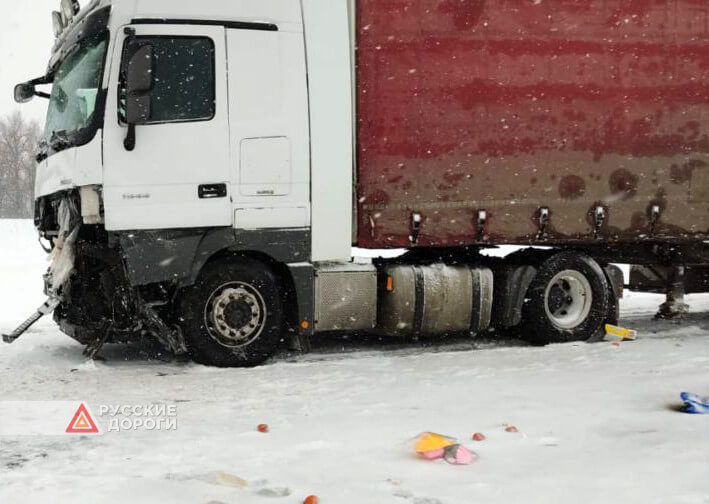 Водитель и пассажирка &#171;Ларгуса&#187; погибли в Саратовской области