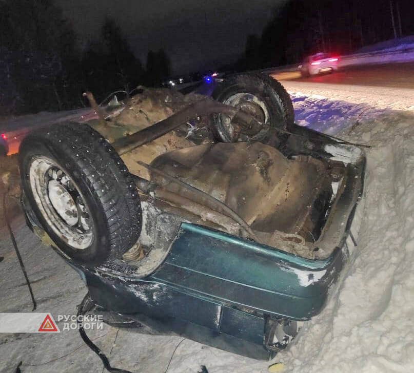 В Кировской области «Ладу» разорвало на части от столкновения с Volvo