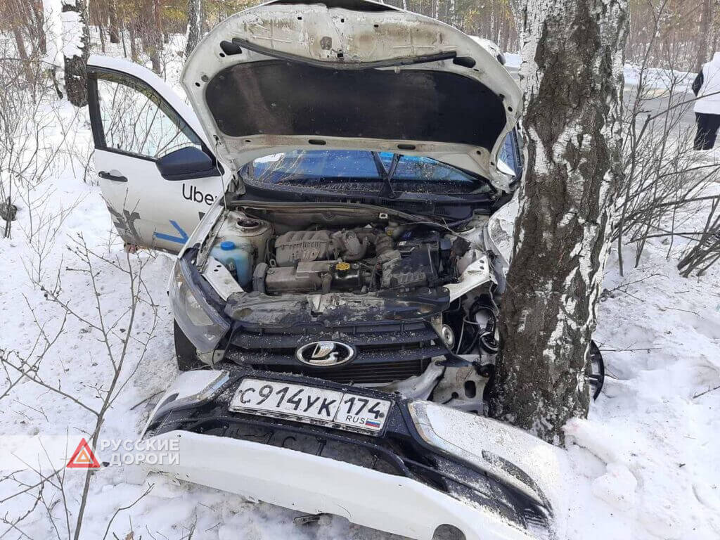 В Челябинске пьяный водитель врезался в дерево