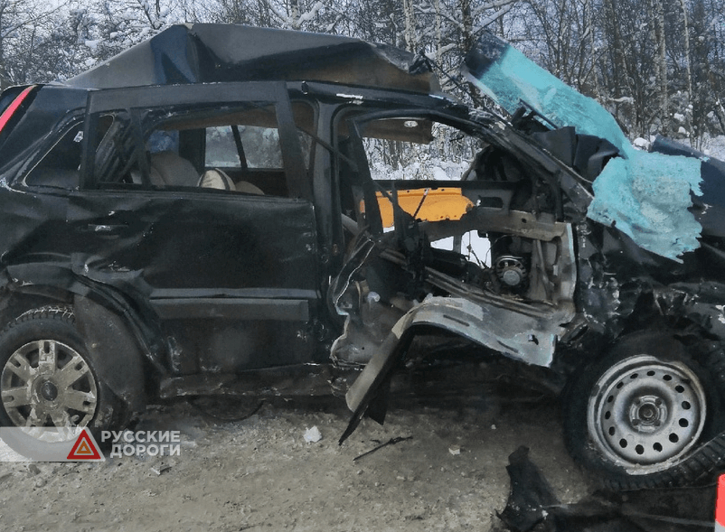 Легковой автомобиль столкнулся с автобусом во Владимирской области