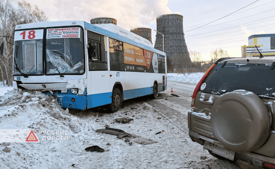 Водитель &#171;Хонды&#187; разбился в ДТП в Новосибирске