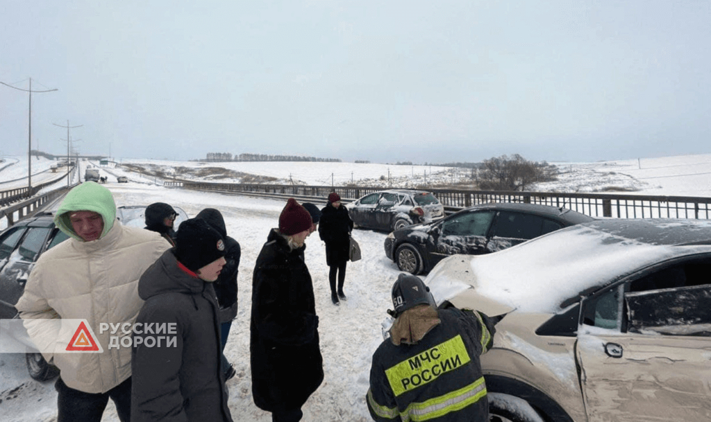 Более 120 автомобилей столкнулись на трассе М-4 в Тульской области